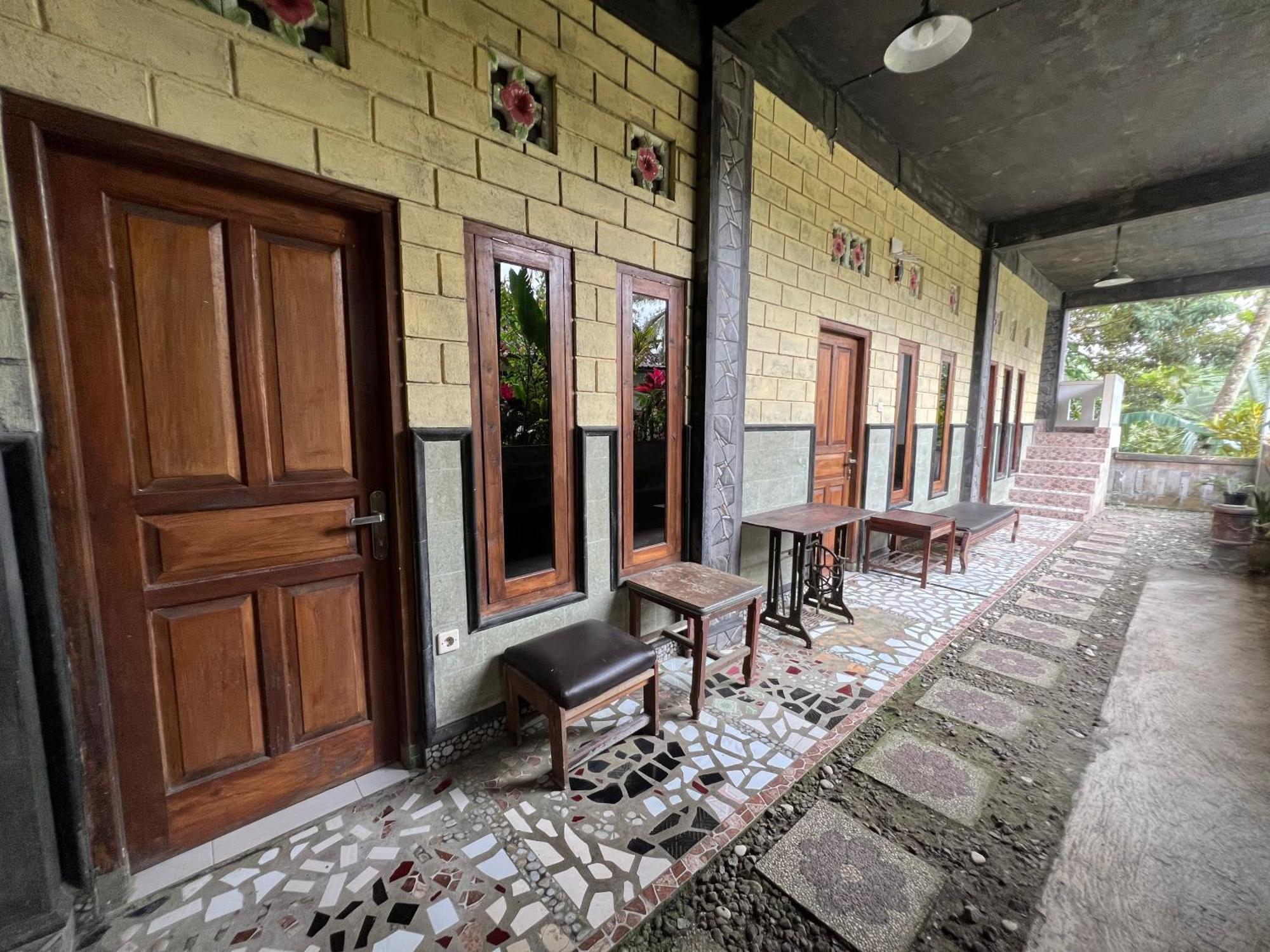 Buana Asti Homestay Selemadeg Eksteriør billede